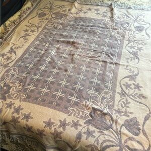 Vintage Tapestry Elegant Floral Patterned Blanket - Cream and Purple